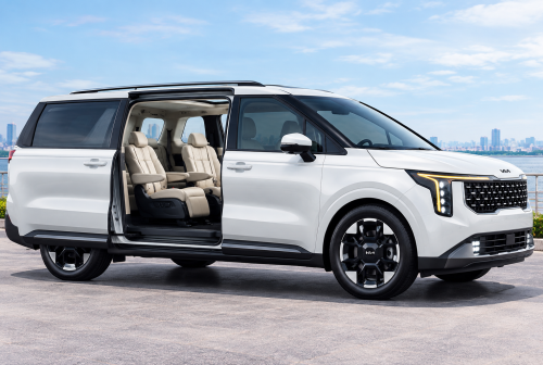 Tại sao MPV cửa l&ugrave;a l&agrave; lựa chọn ưu ti&ecirc;n khi doanh nghiệp đặt xe đi c&ocirc;ng t&aacute;c v&agrave; tiếp kh&aacute;ch?
